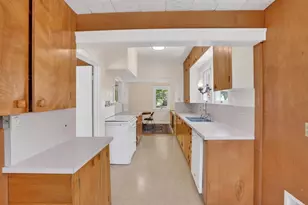 916 Mission Way, Sacramento, CA 95819 - Photo 14