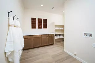 6819 W Oyster Point Ln, Stockton, CA 95219 - Photo 10