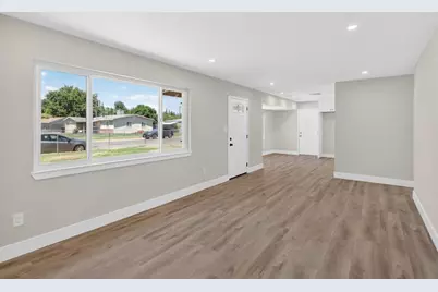 8212 Bruns Way, Sacramento, CA 95828 - Photo 18