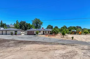2180 Carol Ln, Roseville, CA 95747 - Photo 2