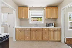 2540 28th St, Sacramento, CA 95818 - Photo 10