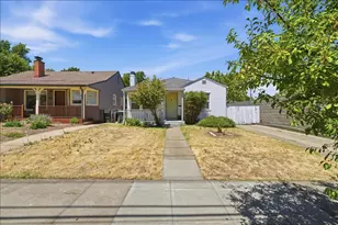 2540 28th St, Sacramento, CA 95818 - Photo 2