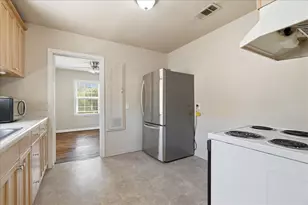 2540 28th St, Sacramento, CA 95818 - Photo 12
