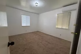 2201 Edgewater Road, Sacramento, CA 95815 - Photo 16