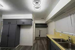 2201 Edgewater Road, Sacramento, CA 95815 - Photo 12