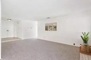 9924 Meadow Oak Cir, Elk Grove, CA 95624 - Photo 10