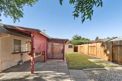9924 Meadow Oak Circle, Elk Grove, CA 95624 - Photo 32