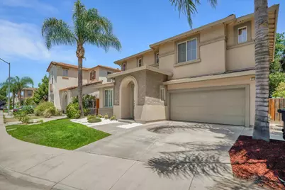 2160 Iberis Court, Tracy, CA 95376 - Photo 2