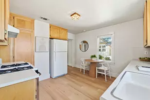 857 38th St, Sacramento, CA 95816 - Photo 8