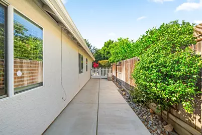 2529 Dinwiddie Way, Elk Grove, CA 95758 - Photo 36