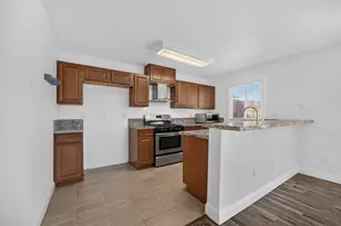 7325 Skander Way, Sacramento, CA 95828 - Photo 14