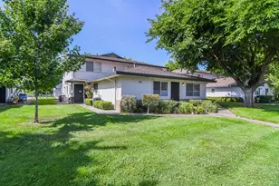 9524 Emerald Park Dr, Elk Grove, CA 95624 - Photo 4