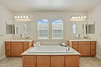 566 W Bonaventure Avenue, Mountain House, CA 95391 - Photo 18