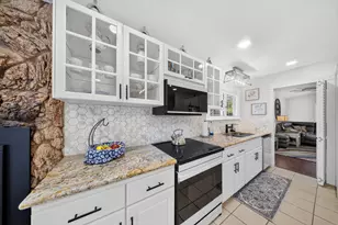 283 Brewster Ave, Sacramento, CA 95831 - Photo 8