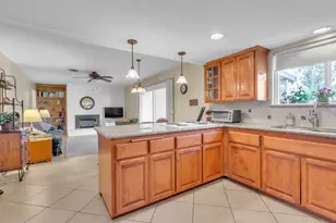 1460 Peach Tree Ln, Yuba City, CA 95993 - Photo 2