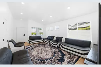 8953 Monterey Oaks Drive, Elk Grove, CA 95758 - Photo 16