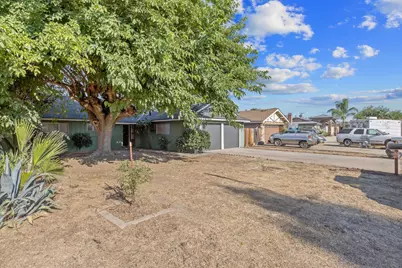 988 Laurel Avenue, Lindsay, CA 93247 - Photo 2