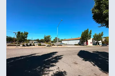 1316 10th Street, Modesto, CA 95354 - Photo 2