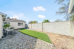 7579 Sunmore Ln, Sacramento, CA 95828 - Photo 32