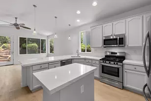 2921 Fox Hill Dr, Rocklin, CA 95765 - Photo 2