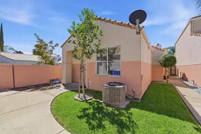 9189 E Laguna Way, Elk Grove, CA 95758 - Photo 4