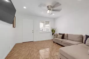 443 W 9th St, Stockton, CA 95206 - Photo 6