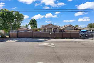 443 W 9th St, Stockton, CA 95206 - Photo 4