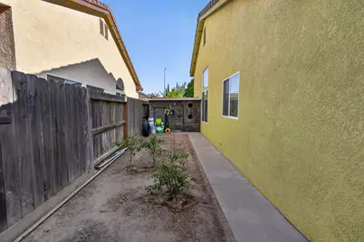 625 SE Helen Drive, Turlock, CA 95382 - Photo 32