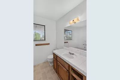 9554 Tavernor Road, Wilton, CA 95693 - Photo 16