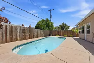 8225 Lake Forest Dr, Sacramento, CA 95826 - Photo 34
