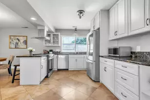 1160 Silver Lake Dr, Sacramento, CA 95831 - Photo 16