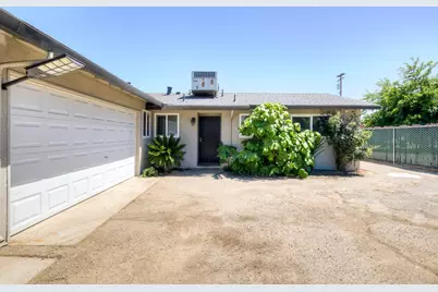 4563 4563 E Sierra Madre Ave, Fresno, CA 93726 - Photo 2