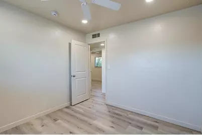 4563 4563 E Sierra Madre Ave, Fresno, CA 93726 - Photo 28