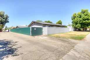 4563 4563 E Sierra Madre Ave, Fresno, CA 93726 - Photo 10