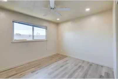 4563 4563 E Sierra Madre Ave, Fresno, CA 93726 - Photo 32