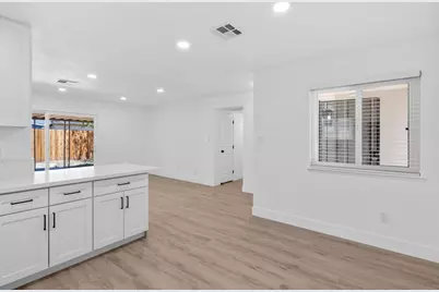 7229 Lawnwood Drive, Sacramento, CA 95828 - Photo 4
