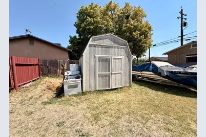 1733 Center Avenue, Dos Palos, CA 93620 - Photo 6