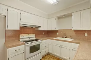 8 N Cambridge Dr, Lodi, CA 95242 - Photo 10