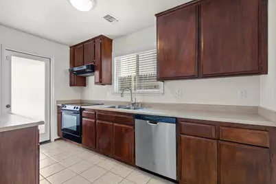 7755 Castle Rock Way, Sacramento, CA 95828 - Photo 4