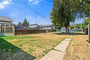 221 W 20th St, Merced, CA 95340 - Photo 26