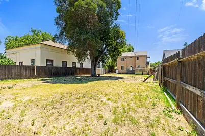 221 W 20th Street, Merced, CA 95340 - Photo 24