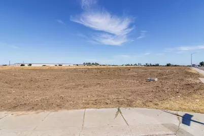 239 Commerce Way, Los Banos, CA 93635 - Photo 12