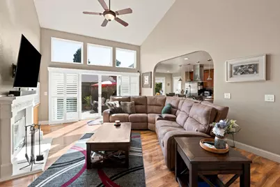 9075 Doncaster Court, Elk Grove, CA 95624 - Photo 12