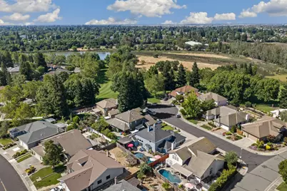 9075 Doncaster Court, Elk Grove, CA 95624 - Photo 46