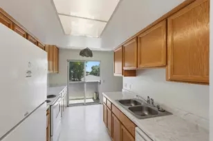 8252 Center Pkwy, Sacramento, CA 95823 - Photo 14