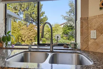 8804 Bradbury Court, Elk Grove, CA 95624 - Photo 8