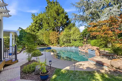 8804 Bradbury Court, Elk Grove, CA 95624 - Photo 34