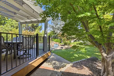 8804 Bradbury Court, Elk Grove, CA 95624 - Photo 32