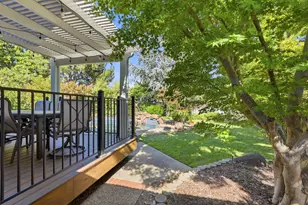 8804 Bradbury Ct, Elk Grove, CA 95624 - Photo 32
