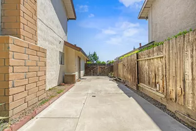 9843 Spindrift Way, Stockton, CA 95209 - Photo 6